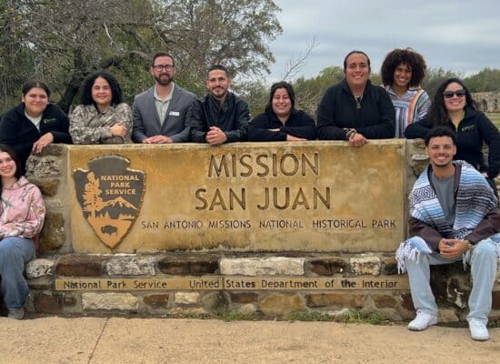 Estudiantes investigadores viven experiencia educativa en agricultura sostenible en San Antonio, Texas
